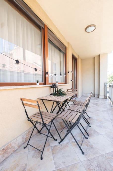 Апартаменты Bright Downtown Balcony Retreat Будапешт Экстерьер фото