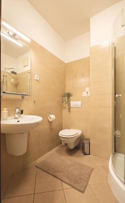 Апартаменты Bright Downtown Balcony Retreat Будапешт Экстерьер фото