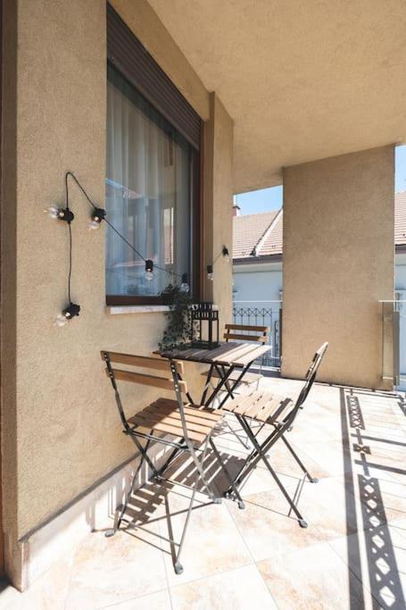 Апартаменты Bright Downtown Balcony Retreat Будапешт Экстерьер фото